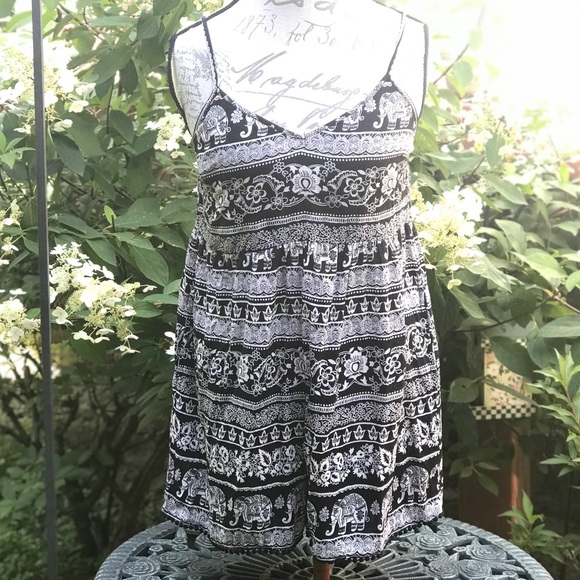 Angie Pants - NWT ANGIE FLORAL PATTERN COTTON ROMPER MEDIUM